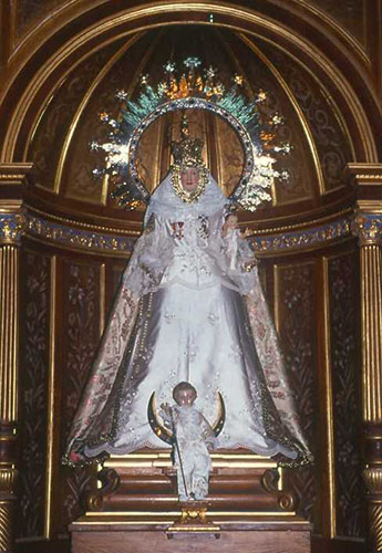 Saya Blanca de Novia (Sra. Amparo)