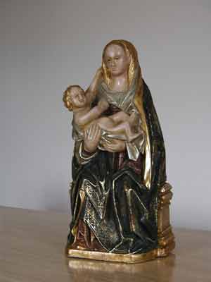 Virgen de estilo gótico